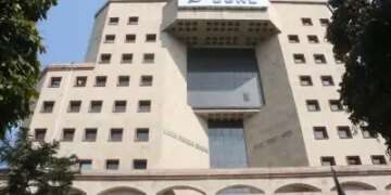 BSNL's core service revenue increased by 10 percent to Rs 4,418 crore in the first quarter.
