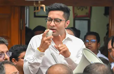 Bengal: BJP leaders filed complaint against Abhishek Banerjee