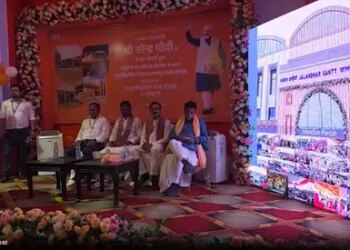 भागलपुर : छात्रों ने पुनर्विकसित शिवनारायणपुर स्टेशन का स्वागत किया, पीएम मोदी का जताया आभार