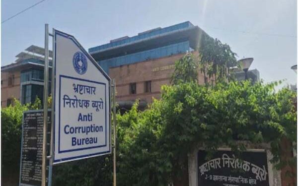 Big action by ACB in Beawar: Head constable and broker arrested for taking bribe, third accused absconds with cash