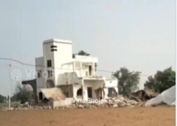 Big attack on gangster Rohit Godara's house at midnight: Unknown people demolished the house, police-administration shrugged it off