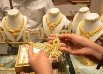 Big fall in gold and silver: Silver fell by ₹ 3,155 to ₹ 2.17 lakh per kg, became cheaper by ₹ 25 thousand in a month; Gold also fell by ₹ 1,079