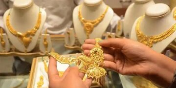 Big fall in gold and silver: Silver fell by ₹ 3,155 to ₹ 2.17 lakh per kg, became cheaper by ₹ 25 thousand in a month; Gold also fell by ₹ 1,079