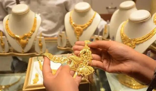 Big fall in gold and silver: Silver fell by ₹ 3,155 to ₹ 2.17 lakh per kg, became cheaper by ₹ 25 thousand in a month; Gold also fell by ₹ 1,079