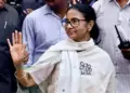 Big political uproar in TMC! Rebel group meets Election Commission, TMC may lose power to Mamata Banerjee