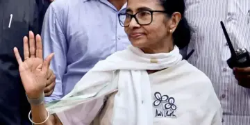 Big political uproar in TMC! Rebel group meets Election Commission, TMC may lose power to Mamata Banerjee
