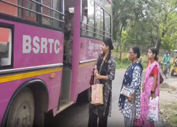 Bihar: Pink bus service started in Saharsa, women expressed happiness, said- 'Now the journey will be safe'