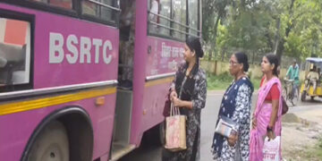 Bihar: Pink bus service started in Saharsa, women expressed happiness, said- 'Now the journey will be safe'