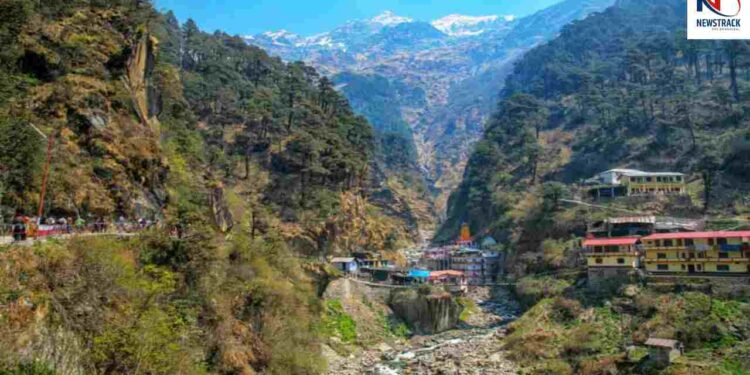 Char Dham Yatra Temporarily Suspended in Uttarakhand. IMD Red and Orange Alerts | Uttarakhand: Chardham Yatra temporarily postponed due to heavy rains and landslides on the routes. News Track in Hindi