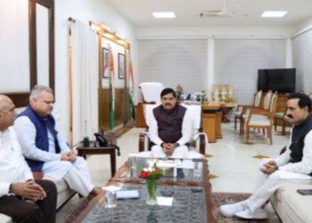 Datia Bypoll: Narottam Mishra Meets CM, High-Level Meeting Sparks Fresh Political Buzz | What is the meaning of Narottam Mishra's meeting with CM? Increased stir before Datia by-election. News Track in Hindi