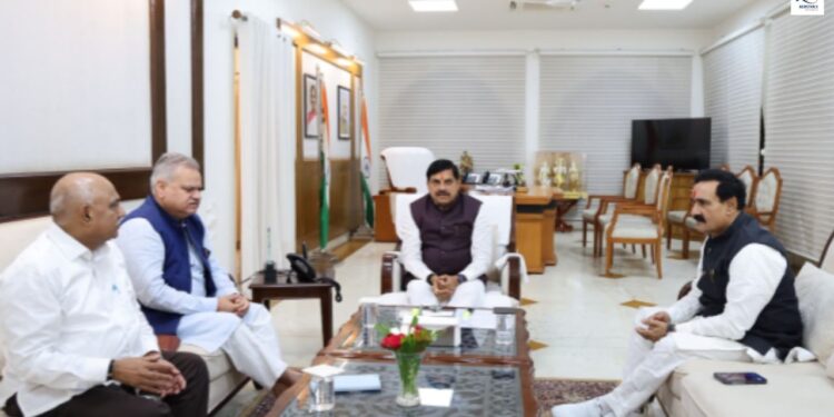 Datia Bypoll: Narottam Mishra Meets CM, High-Level Meeting Sparks Fresh Political Buzz | What is the meaning of Narottam Mishra's meeting with CM? Increased stir before Datia by-election. News Track in Hindi