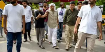 Delhi Police removed fasting Sonam Wangchuk from Jantar Mantar and took her to hospital, major action taken on the 21st day of her fast.