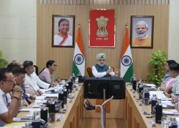 भारी बारिश से निपटने को दिल्ली सरकार अलर्ट, एलजी-सीएम ने तैयारियों की समीक्षा की