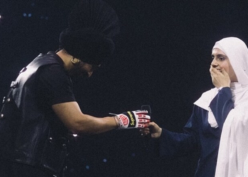 Diljit gave a gift to a Pakistani fan, said – the leaders drew the borders, we love everyone