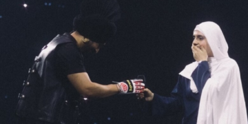 Diljit gave a gift to a Pakistani fan, said – the leaders drew the borders, we love everyone