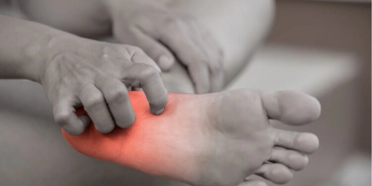 Do hands and legs become numb again and again? Know the reason, prevention and easy ways to get relief