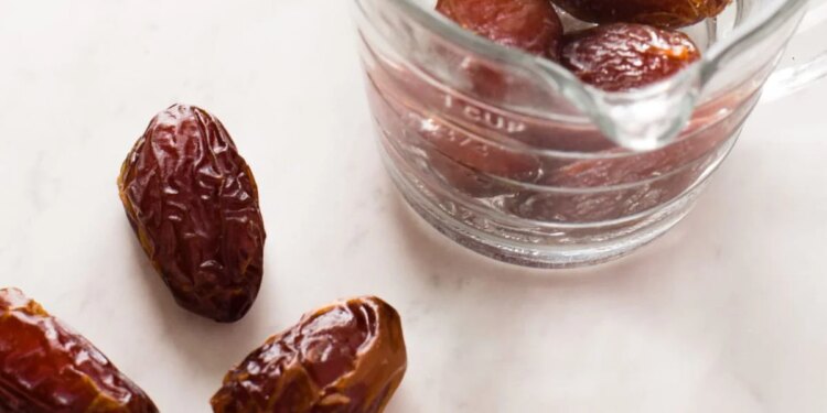 Eat soaked dates every morning, you will get many tremendous benefits from digestion to heart health.