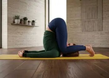 Get freedom from the noise of the outside world, adopt Karnapidasana and increase mental concentration.