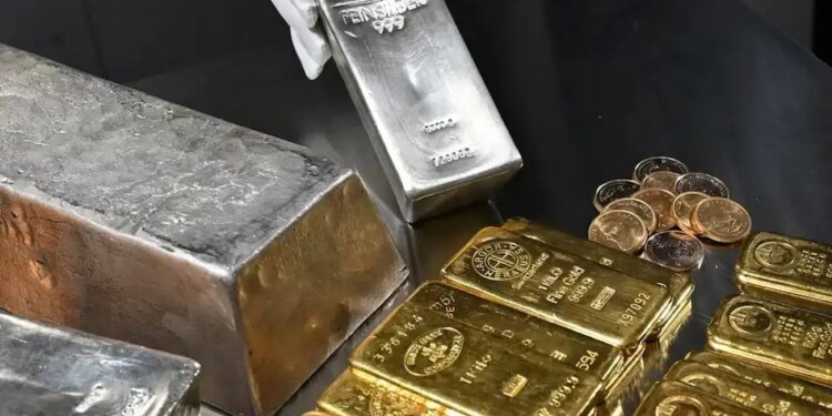 Gold-Silver Rate Update: Gold buyers started fighting, gold became cheaper by ₹ 2,000; Know the price of silver today