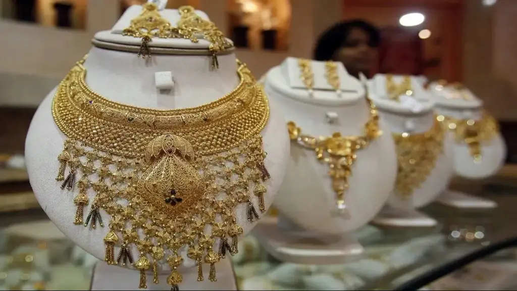 Gold becomes expensive again! Strong increase of ₹ 3,104 on 10 grams, silver also jumped by ₹ 4,504, know the latest prices