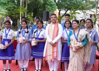 औद्योगिक विकास और पर्यावरण संरक्षण में संतुलन बनाए रखेगी सरकार: मुख्यमंत्री सुवेंदु अधिकारी