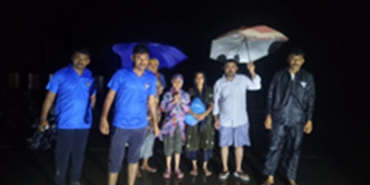 Gujarat: Situation worsened due to heavy rain in Gir Somnath, more than 250 people evacuated safely.