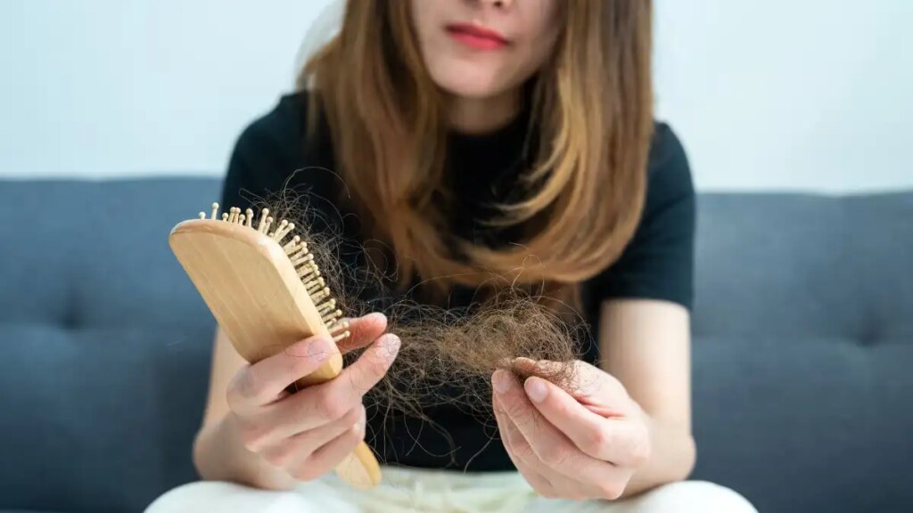 Hair fall will be less, roots will be strong! Eat these nutritious things daily and get thick, long hair
