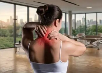 Having to sit for a long time in the office can be burdensome, this is how cervical problems increase.