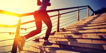 Health Tips: These tremendous changes occur in the body by climbing stairs daily, know why even experts recommend this.
