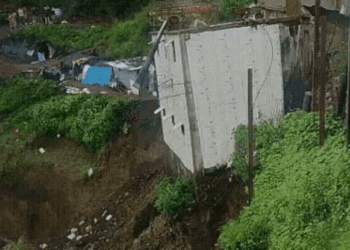 Heartbreaking scene in Uttarakhand amid heavy rains, house collapsed due to hill slide - VIDEO, Uttarakhand Hindi News