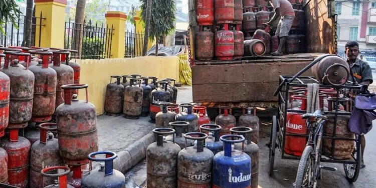 Hope of relief from inflation, big update may come regarding LPG cylinders in 100 cities by August 15