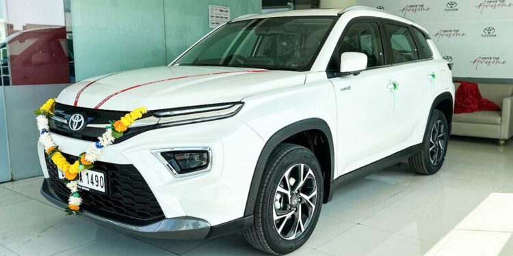 toyota hyryder-10