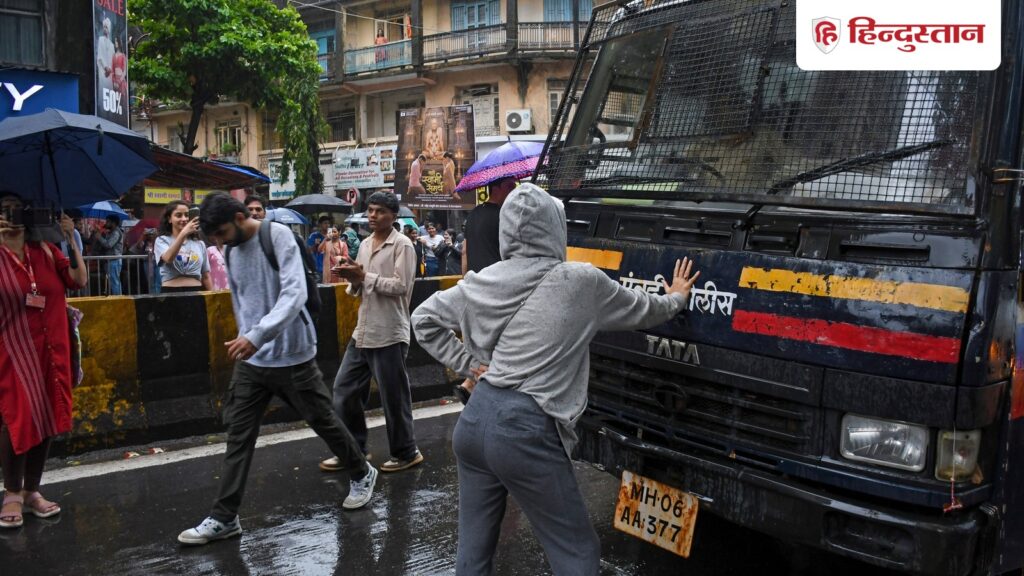 I agree with the Prime Minister, what did Riya Ahir, who stopped the police car in Mumbai, say?