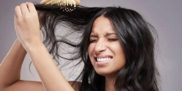 If you are troubled by hair fall during monsoon then adopt Javed Habib's special remedies, hair strength will increase.