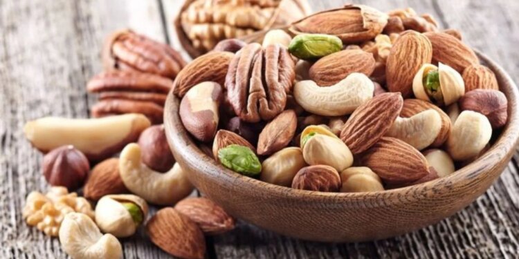 If you feel hungry, choose healthy snacks, both fitness and energy will remain intact.