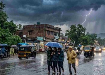 Jharkhand Weather Update| Jharkhand Rain Alert| IMD Weather Forecast| Jharkhand Latest News | Monsoon in force in Jharkhand.. Alert of heavy rain in many districts including Ranchi today, clouds will rain till July 20. News Track in Hindi