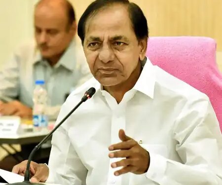 केसीआर ने यशोदा अस्पताल पहुंचकर वरिष्ठ नेता सुदर्शन रेड्डी का जाना हालचाल