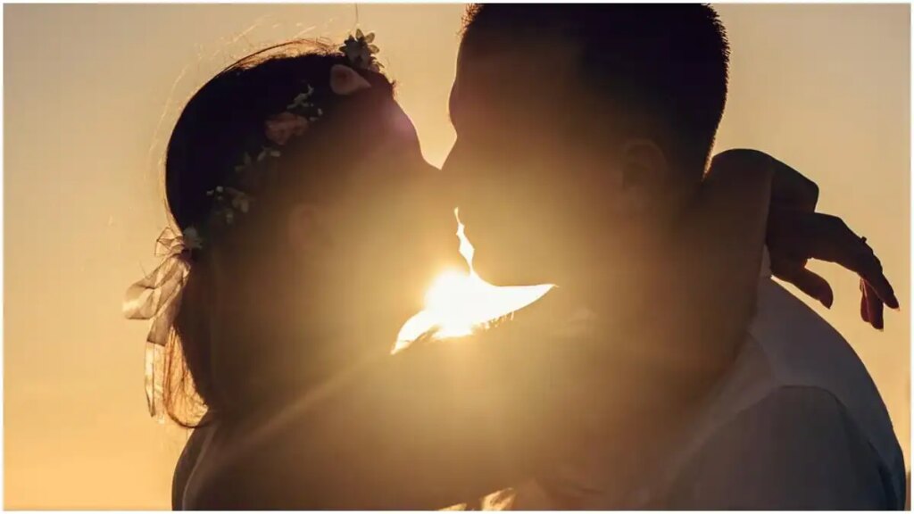 Kissing Health Risks: Know these important things before kissing your partner, a small mistake can invite diseases