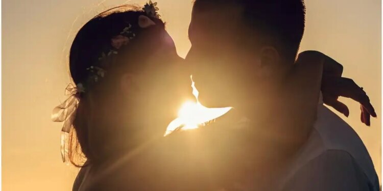 Kissing Health Risks: Know these important things before kissing your partner, a small mistake can invite diseases