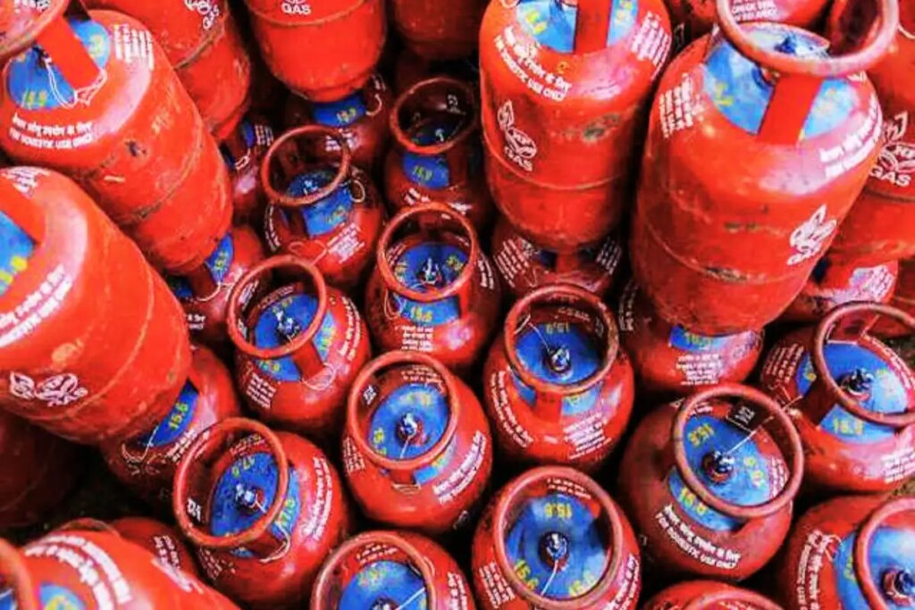 LPG Gas Cylinder Price Today: Is LPG cylinder cheaper or expensive? Check new LPG rate list of 25th July