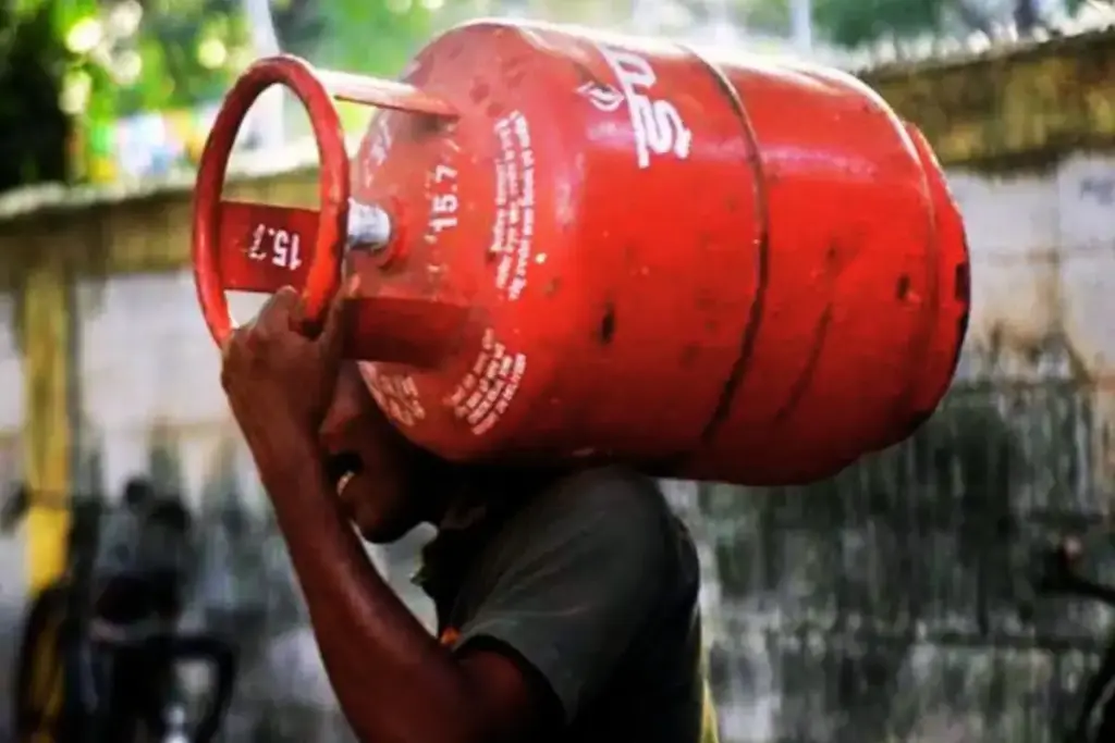 LPG Gas Price Today: New prices of domestic and commercial gas cylinders released, know what is the latest rate in your city on July 10.