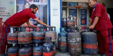 LPG Price Today: New prices of domestic and commercial gas cylinders released, check the latest rates before booking the cylinder.