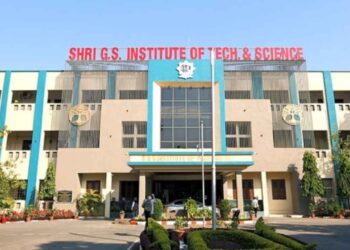 MP News| Latest Hindi News | UP Breaking News in Hindi Newstrack | MP News: SGSITS of Indore made a big announcement! Engineering in Hindi, you will get benefit even after leaving studies. News Track in Hindi