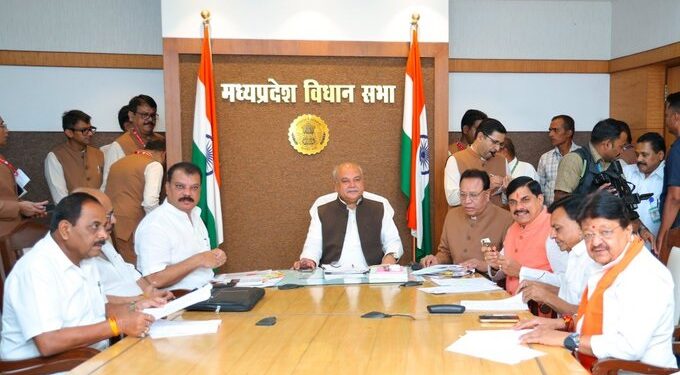 MP UCC Bill Passed, Madhya Pradesh UCC Bill, MP UCC News Hindi, Mohan Yadav UCC, | MP UCC Bill Passed: If you are married and live-in in Madhya Pradesh, you will be jailed for 5 years; Know the special things about the new law. News Track in Hindi