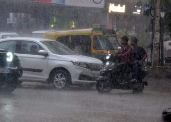 MP Weather Today| Heavy Rain Alert in 7 Districts. IMD Thunderstorm Warning Across 45+ Districts | MP Weather Today: As soon as July starts, monsoon picks up speed, there will be very heavy rainfall, alert of thunder and lightning in 45 districts. News Track in Hindi