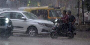 MP Weather Today| Heavy Rain Alert in 7 Districts. IMD Thunderstorm Warning Across 45+ Districts | MP Weather Today: As soon as July starts, monsoon picks up speed, there will be very heavy rainfall, alert of thunder and lightning in 45 districts. News Track in Hindi