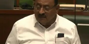 महाराष्ट्र सरकार ने अवैध साहूकारों पर शिकंजा कसने के लिए विधेयक पेश किया