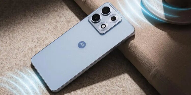 Motorola 5G phone with 7100mAh battery launched, know the price along with powerful camera and great features