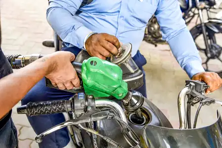 Naira Energy announced a reduction in the price of petrol by Rs 5 and diesel by Rs 3.