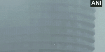 Never seen anything like this! Clouds descended on Noida's tallest building - VIDEO, Ncr Hindi News